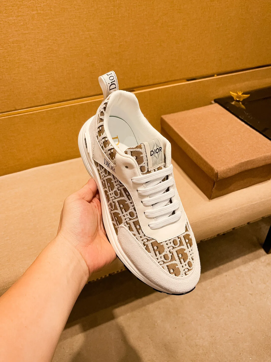 Men's shoes 💰 440💰【Dior】🔥 High-end men's shoes brand official website 1:1 latest masterpiece: the upper is made of Italian imported first-layer cowhide with a comfortable and breathable lining➕original non-slip and wear-resistant outsole🔥, making walking more convenient and comfortable! An exclusive new model, a stunning work, a beautiful 1:1 replica [color] compared to the official quality! Create a fashionable personality to set off your uniqueness! A must-have for trendy men! Classic🔥Size: 38-44 Color: 🔥Multiple colors available🔥.